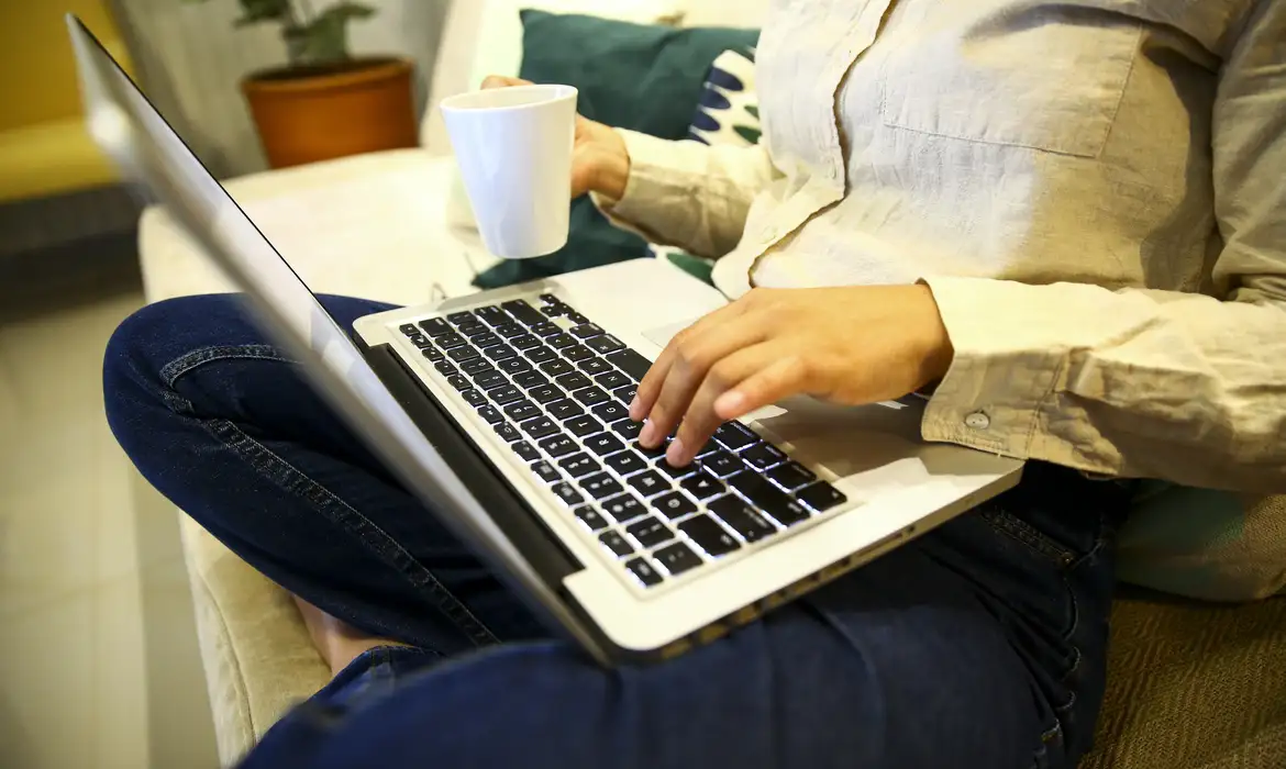 Leia mais sobre o artigo Golpes no Dia das Mães: veja como se proteger nas compras online