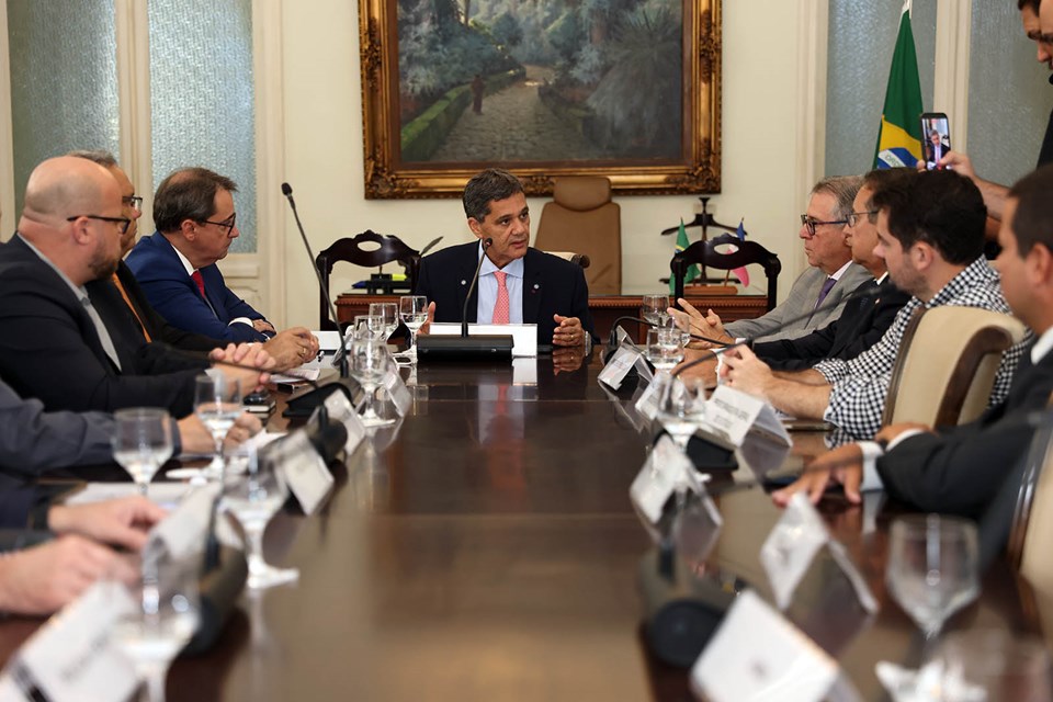 Leia mais sobre o artigo Governador realiza primeira reunião do Estado Presente com gestores da Segurança Pública