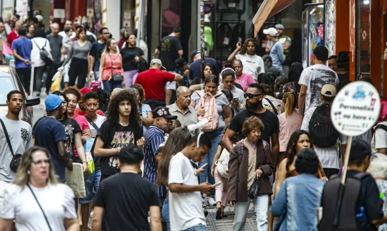 Salários diminuem pobreza em 22 regiões metropolitanas
