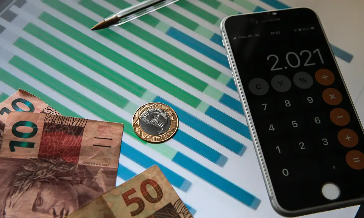 Leia mais sobre o artigo Mercado financeiro reduz projeção da inflação para 5,30%